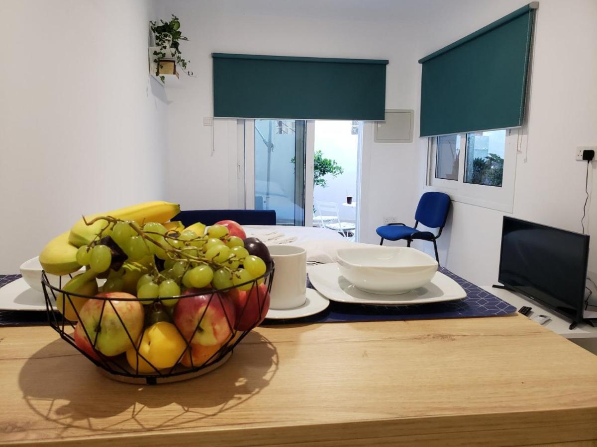 Modern & Cozy Studio W/ Backyard Near City Center ليماسول المظهر الخارجي الصورة