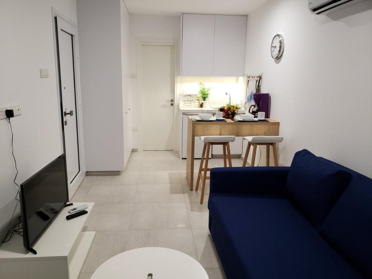 Modern & Cozy Studio W/ Backyard Near City Center ليماسول المظهر الخارجي الصورة