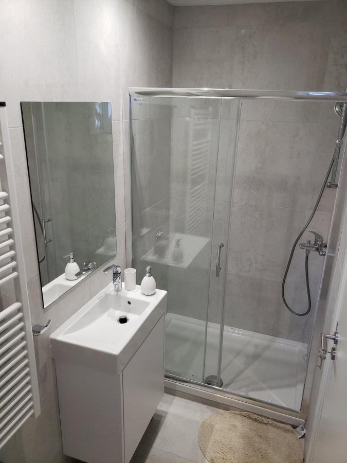 Modern & Cozy Studio W/ Backyard Near City Center ليماسول المظهر الخارجي الصورة